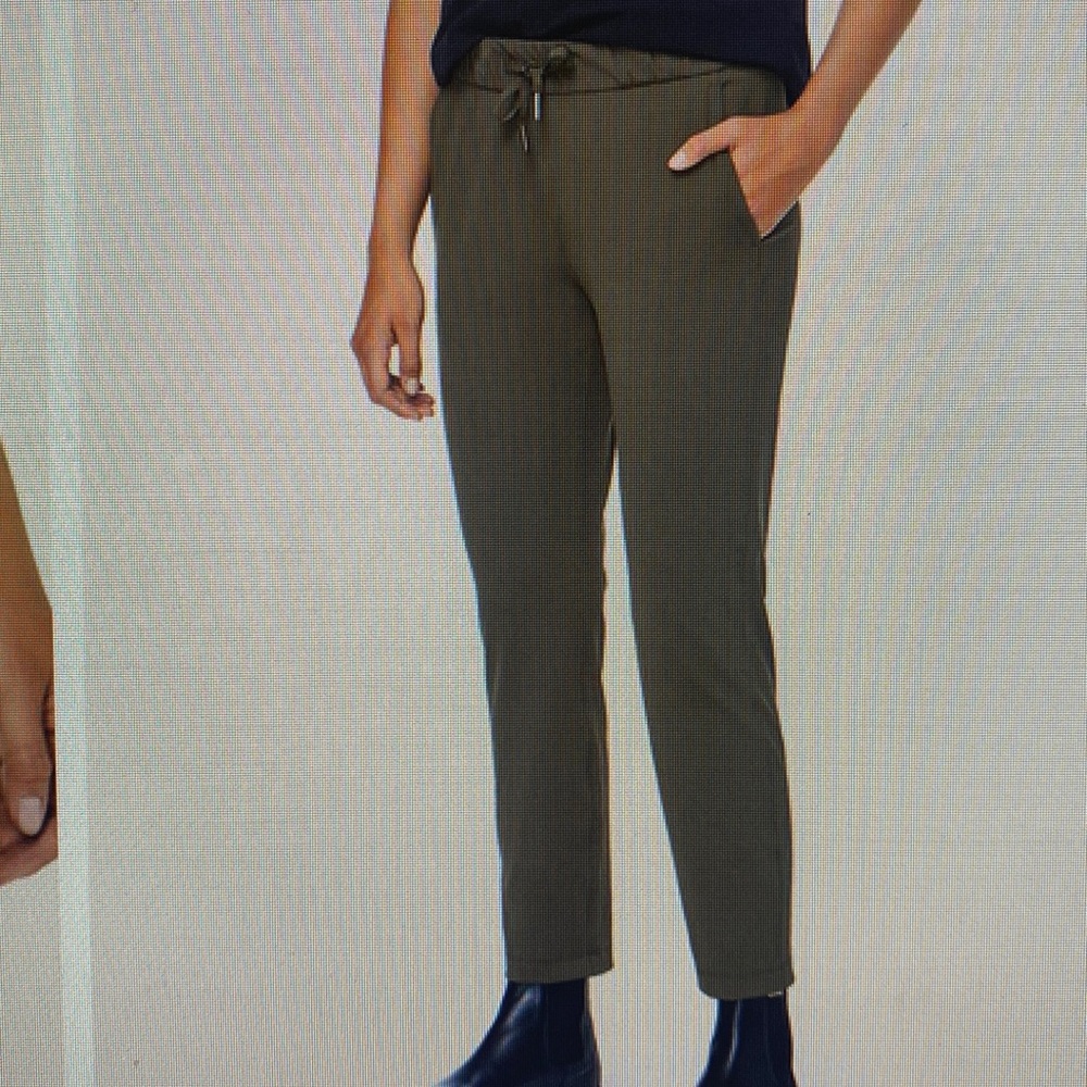 Lululemon On the Fly Pants, Size 4